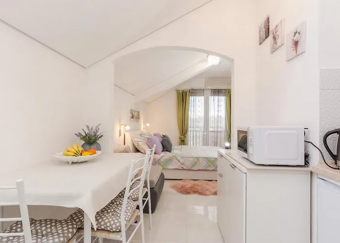 Flora Maris Pool Apartment *