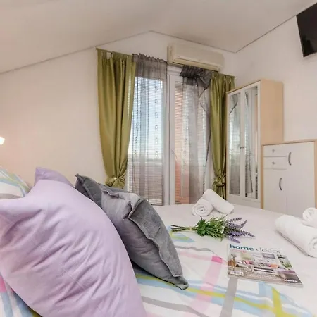 Flora Maris Pool דירה